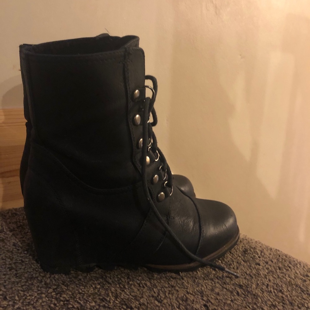 Winter wedge boots